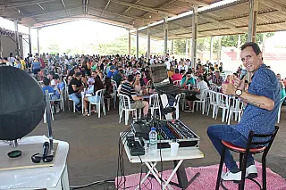 Almoço beneficente reúne público em prol do lar dos idosos em Aparecida do Taboado