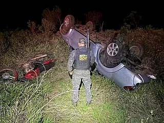 Trio capota caminhonete furtada após tentar fugir do DOF em Iguatemi
