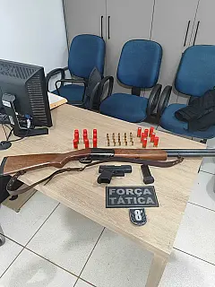 POLÍCIA MILITAR FLAGRA CAÇA ILEGAL E APREENDE ARMAS E MUNIÇÕES EM ANGÉLICA
