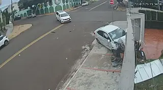 Carro da Câmara Municipal de Glória de Dourados se envolve em acidente na Capital