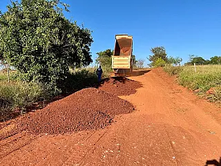 Manutenção nas estradas da Mata e Inferninho em Aparecida do Taboado