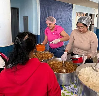 Coronel Sapucaia realiza ação solidária com entrega de marmitas a famílias carentes