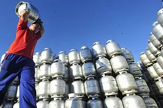 Petrobras anuncia aumento de 5,9% do gás de cozinha nas distribuidoras