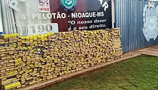 Traficante abandona Kombi com mais de uma tonelada de maconha