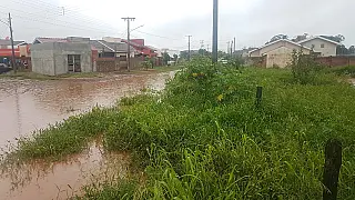 Chuvas fortes causa alagamentos em Caarapó