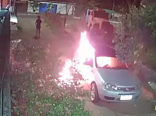 Discussão em festa termina com carro incendiado e dois presos em Ladário
