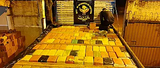 Mais de 3,6 toneladas de drogas é presa em caminhão abordado na MS-145