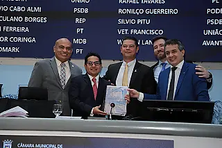 Relatório da LDO é entregue à Mesa Diretora da Câmara