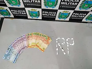 Polícia fecha "boca de fumo" e prende jovem por tráfico de entorpecentes