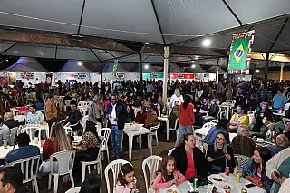 Festa das Nações celebra os 77 anos de Aparecida do Taboado com shows e gastronomia de 16 países