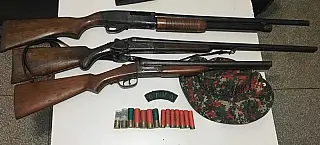 PMA desmonta acampamento à margem de rio e apreende armas de caça de grosso calibre