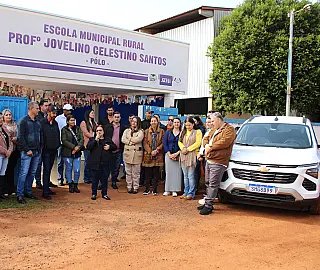 Prefeitura de Jateí entrega carro para a Gleba Nova Esperança e realiza ações sociais