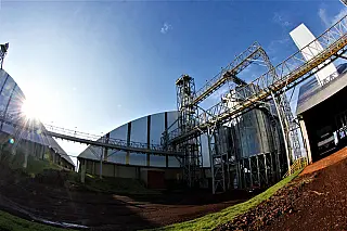 Indústria chinesa tem meta de produzir plástico e camiseta de milho em MS