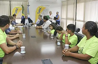 Governo faz parceria para ampliar programa que leva aulas de ciclismo para escolas estaduais