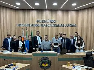 Câmara homenageia JR Veículos pelos 22 anos de contribuição ao desenvolvimento