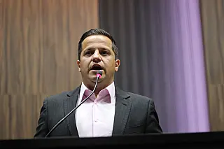 Vereador Carlos Henrique emociona em bela homenagem aos professores