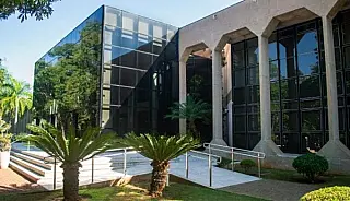 TCE-MS emite 2 liminares e paralisa licitação de pneus que proibia itens importados
