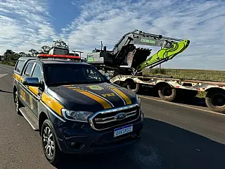Escavadeira furtada no Paraná, é recuperada pela PRF em Caarapó