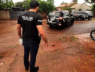 Pai morre em briga ao defender filho