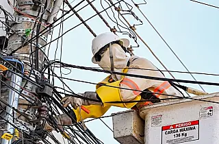 Operação retira 24 mil metros de fiação irregular do centro de Campo Grande