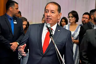 Gerson Claro pede melhorias em sinalização próximo a escola e CEINF