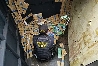 Casal é preso tentando levar mais de 1t de maconha para o litoral de SP
