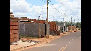Falta de moradias persiste em Inocência apesar do crescimento da construção civil