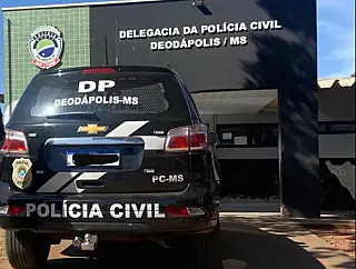 Homem é ameaçado com arma e tem chave do veículo tomada