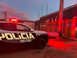Homens encapuzados invadem residência e fazem disparos