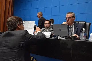 Aprovado PLC que prevê contratação de profissionais sem licenciatura