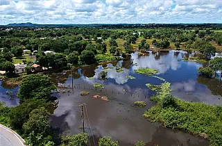 Rio Miranda chega a 6,8 metros e deixa município sob risco de inundação