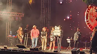 Show de Aniversário em Sidrolândia atrai multidão ao Parque de Exposições
