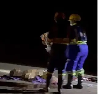 Motociclista morre ao colidir contra carreta carregada com celulose na BR-158