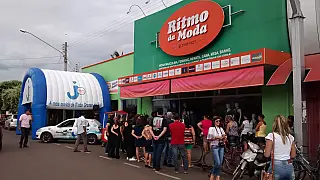 Rádio Jota FM 99,5 realizou Pit Stop na reinauguração da loja Ritmo da Moda