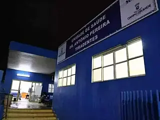 Menino de 12 anos é esfaqueado por colega após saída da escola