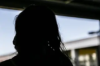Vizinhos ajudam a deter homem que invadiu casa de ex e fez quebra-quebra na madrugada

