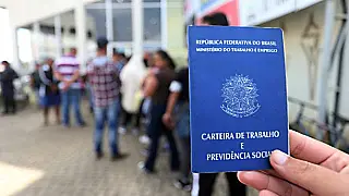 Pedidos de seguro-desemprego aumentam 39% entre março e abril