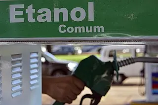Aumento da gasolina também causa impacto no preço do etanol, que acumula alta
