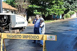 Prefeito refaz asfalto para não perder verba de R$ 3,2 milhões
