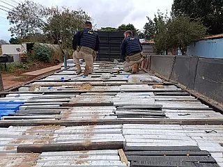 PRF apreende mais de uma tonelada de maconha em caminhão na BR-163