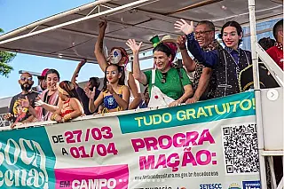 No Centro, cortejo de artistas convida 'respeitável público' para Festival Boca de Cena