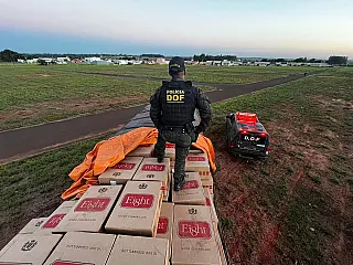 DOF apreende carga milionária de cigarros contrabandeados abandonada em caminhão