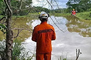 Jovem de 17 anos morre afogado após embarcação virar no Rio do Pântano
