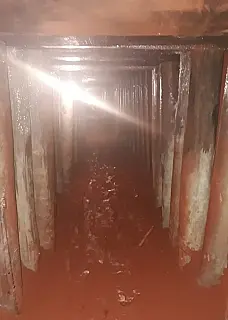 Polícia descobre túnel que levava a cofre do Banco do Brasil e acaba com 2 mortos e 7 presos