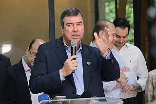 Riedel inicia agenda no Vale do Ivinhema com entrevista exclusiva na Jota FM 101.3