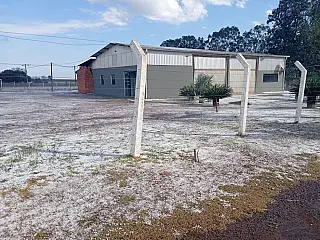 Granizo cobre assentamento de branco em menos de 15 minutos e surpreende moradores