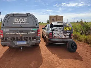 Em carro abandonado, cigarros e pneus contrabandeados são apreendidos