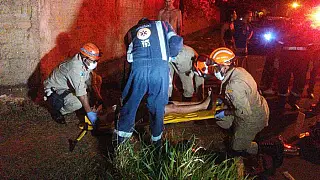 Motociclista não habilitada se envolve em acidente