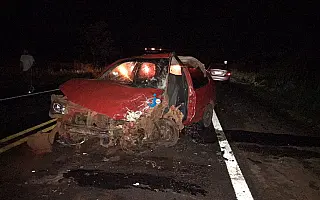 Três Veículos Colidem na BR 060 em Grave Acidente na Madrugada de Domingo
