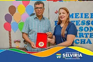 ALEMS homenageia secretária de Educação de Selvíria por destaque na alfabetização